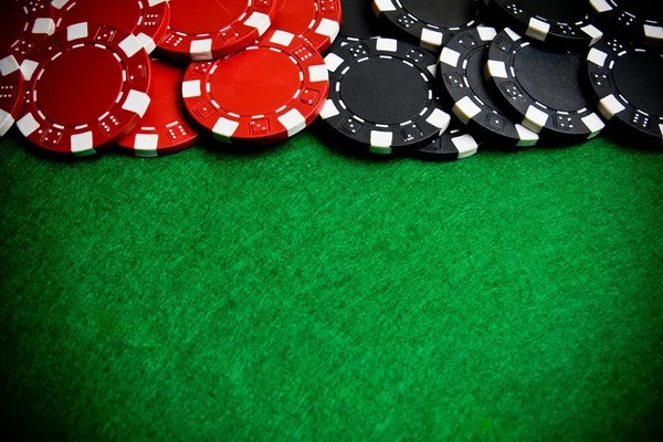 Live roulette wheel and dealer on duitku studio